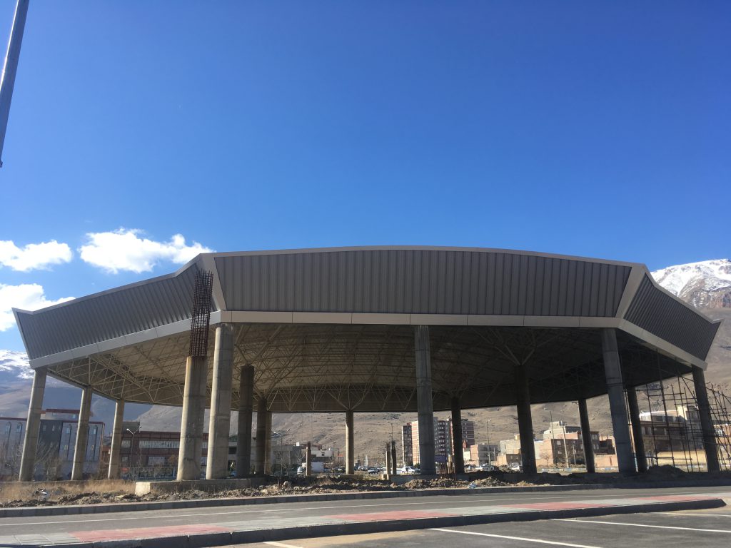 سیستم ایستادرز کالزیپ بهترین انتخاب برای پوشش سقف های مصلی ها می باشد.