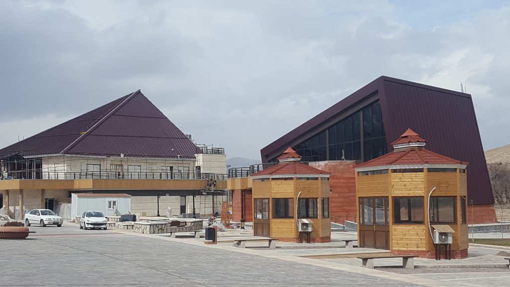 پوشش سقف مجموعه ساختمان های پارک بزرگ ماکو با سیستم ایستادرز آرک زیپ